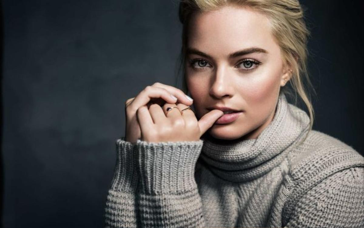 margot_robbie_actress_celebrity_sweater_103421_3840x2400