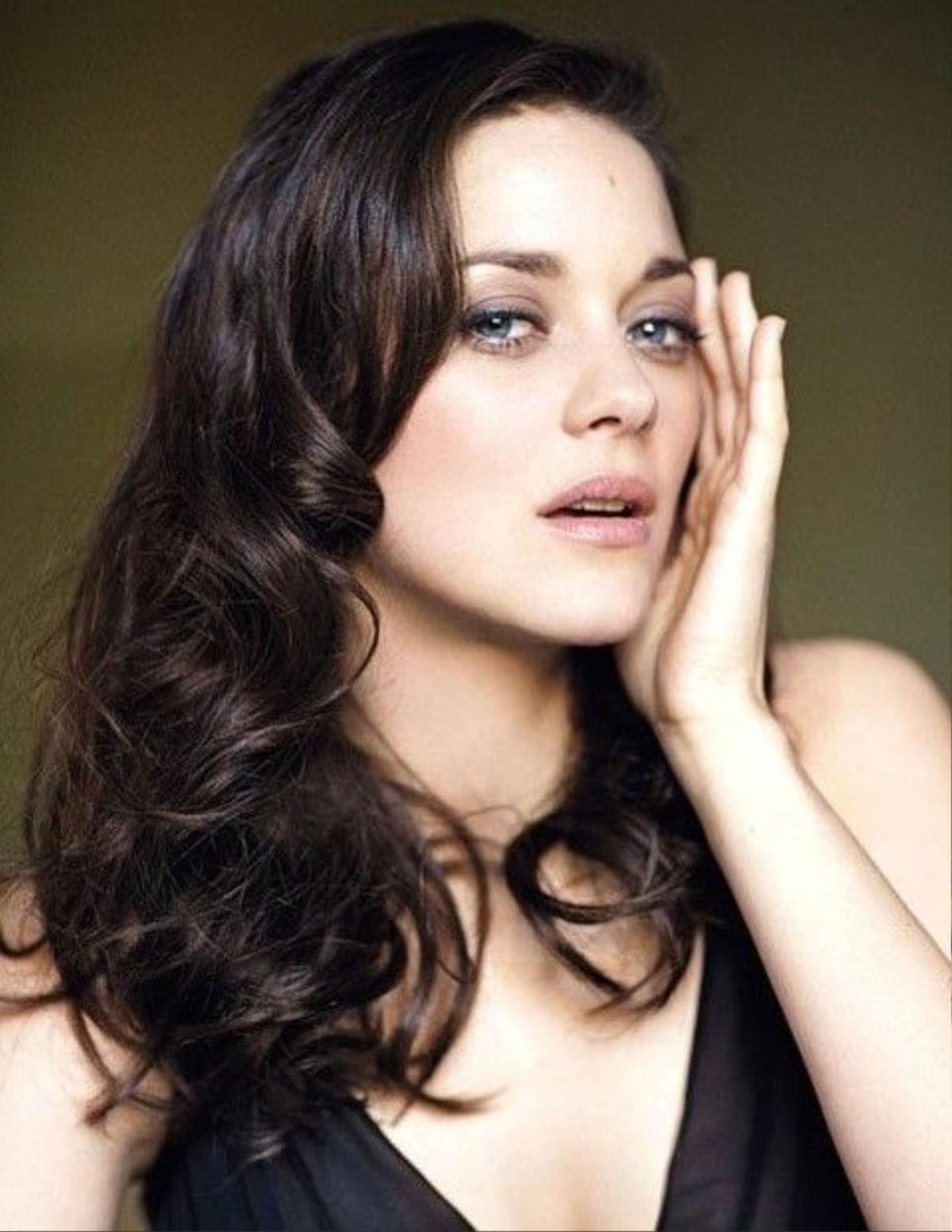 Cận cảnh nhan sắc nữ diễn viên Marion Cotillard. 