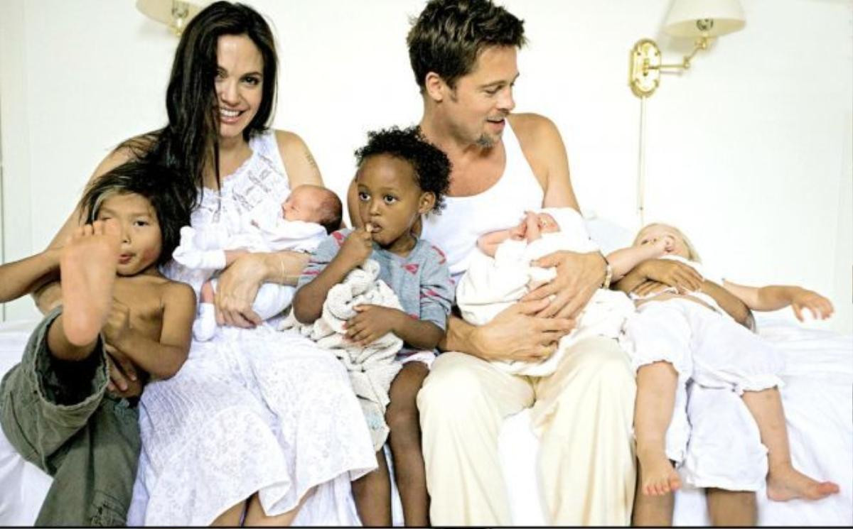 diaporamaphoto-2008-jolie-pitt-twins-first-picture-01_0