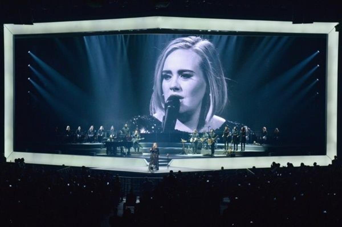 NEW YORK, NY - SEPTEMBER 19: Singer Adele performs onstage at Madison Square Garden on September 19, 2016 in New York City. (Photo by Kevin Mazur/Getty Images for BT PR)