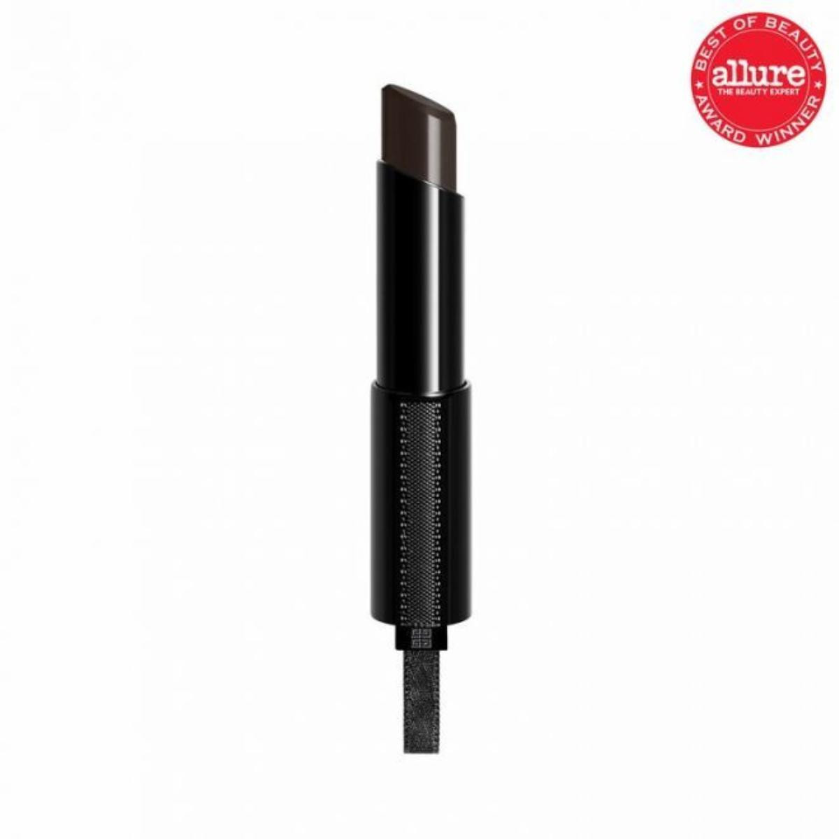 Dầu của hoa hồng đen chính là ‘vũ khí’ bí mật của thỏi Givenchy Rouge Interdit Vinyl Lipstick in Noir Révélateur. Sắc son trầm này chắc chắn sẽ tạo nên một vẻ ngoài khác lạ và không kém phần quyến rũ. Thỏi son này có giá khoảng 900 nghìn đồng.