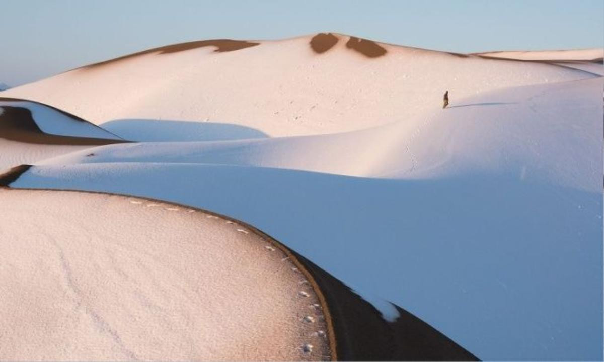 Sa mạc Maranjab rộng dài như bất tận nằm ở phía bắc thành phố Aran Bidgol, tỉnh Isfahan. Sa mạc nằm ở độ cao 850 m so với mực nước biển. Đây là một trong những vùng sa mạc đẹp nhất Iran với nhiều đồi cát trải dài. Ở đây du khách có thể tham quan thêm hồ muối Aran Bidgol với phong cảnh ngoạn mục. 