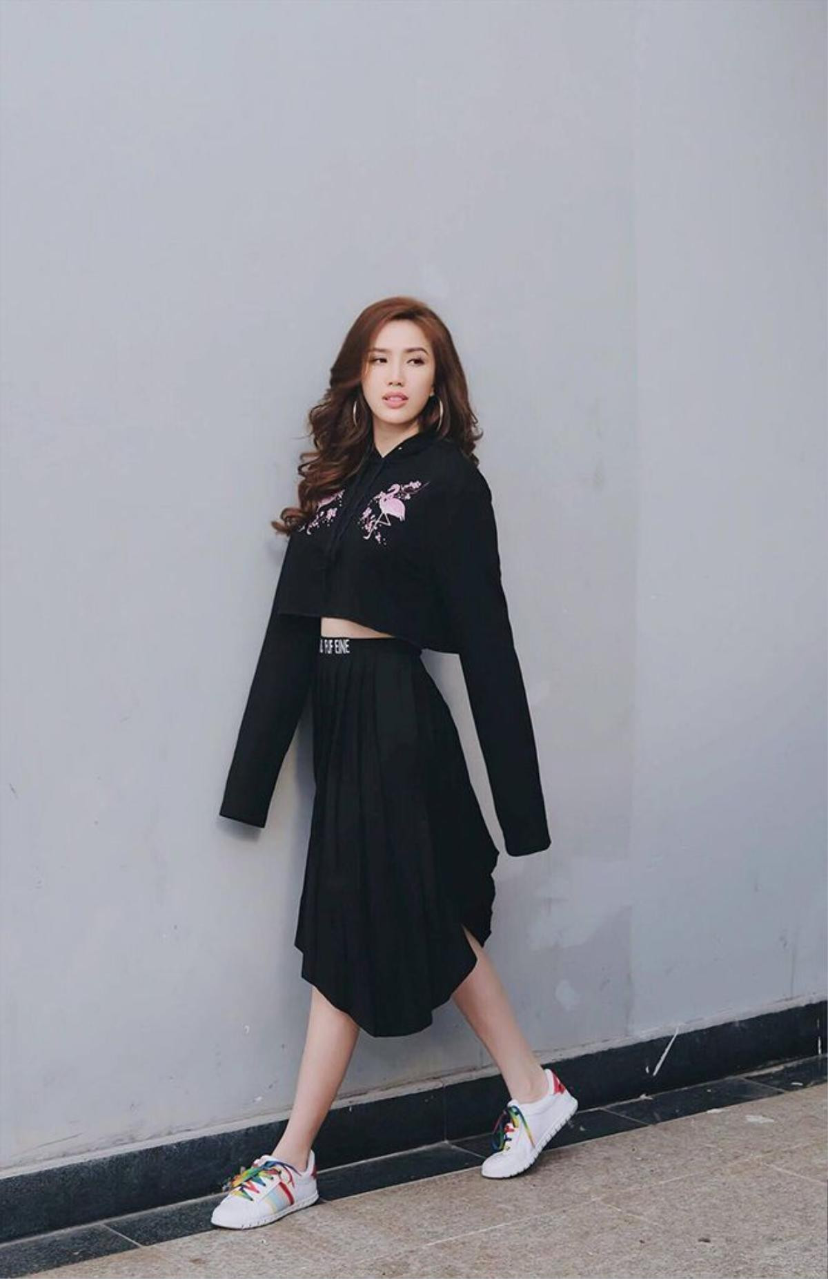 Bộ ảnh đặc biệt này của Bảo Thy được thực hiện bởi cậu bạn thân - stylist Mai Khang.