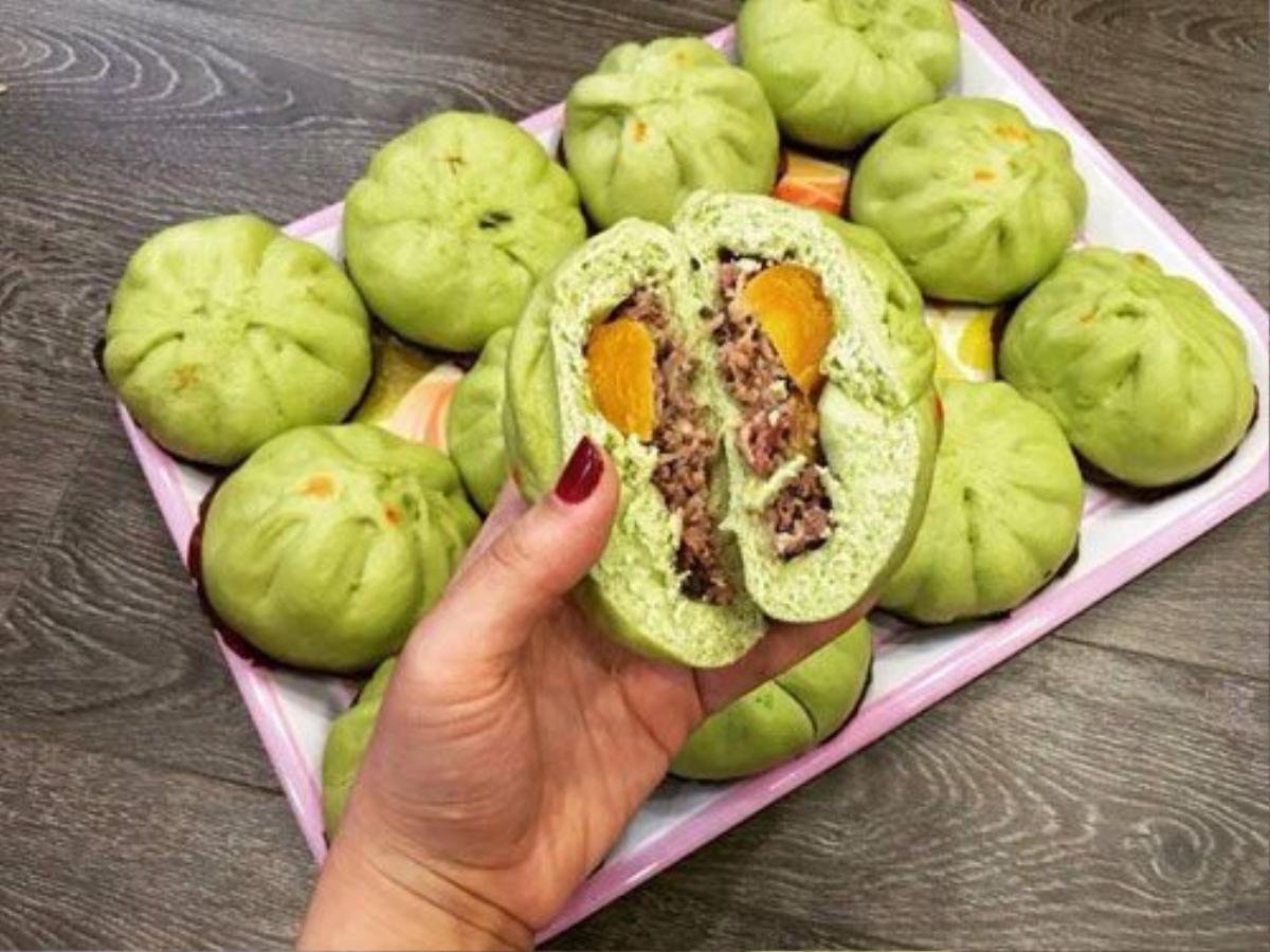 Bánh bao trà xanh nhân trứng muối - Số 109 Hàng Buồm, Hoàn Kiếm (80k/hộp 3 chiếc).