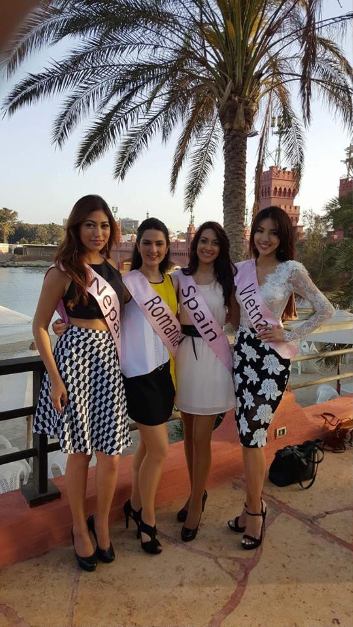 Khả Trang khoe sắc cùng các thí sinh Miss Eco Universe 2016.