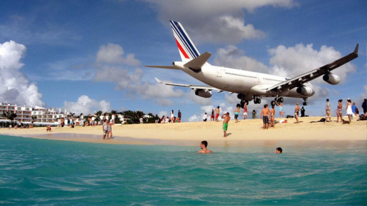 plane-landing-maho-beach-9