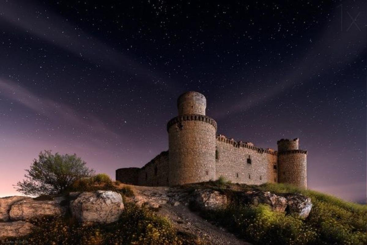 Castillo de San Servando, Tây Ban Nha Lâu đài Castillo de San Servando nằm ở tỉnhToledo, Tây Ban Nha và được một quý tộc địa phương xây dựng vào thế kỷ 15. Các lâu đài ở Tây Ban Nha được xây dựng với mục đích phòng thủ. Ngày nay, khoảng 2.500 lâu đài ở quốc gia này có hình dáng giống pháo đài. 