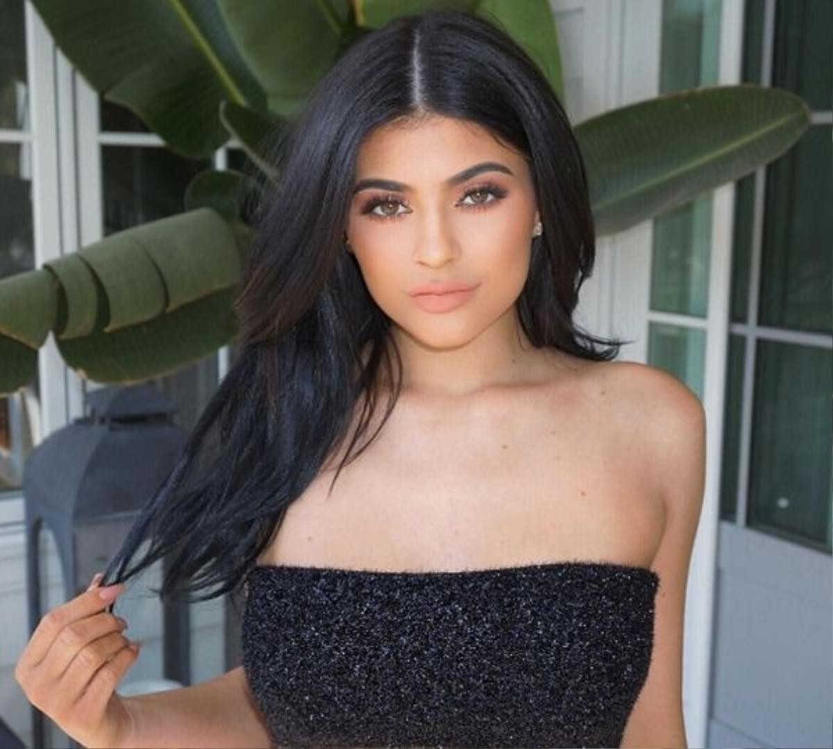 Ít ai biết, năm 11 tuổi, Kylie Jenner đã được trả 100.000 USD (hơn 2 tỷ VNĐ) cho dòng sơn móng tay mang thương hiệu gia đình.