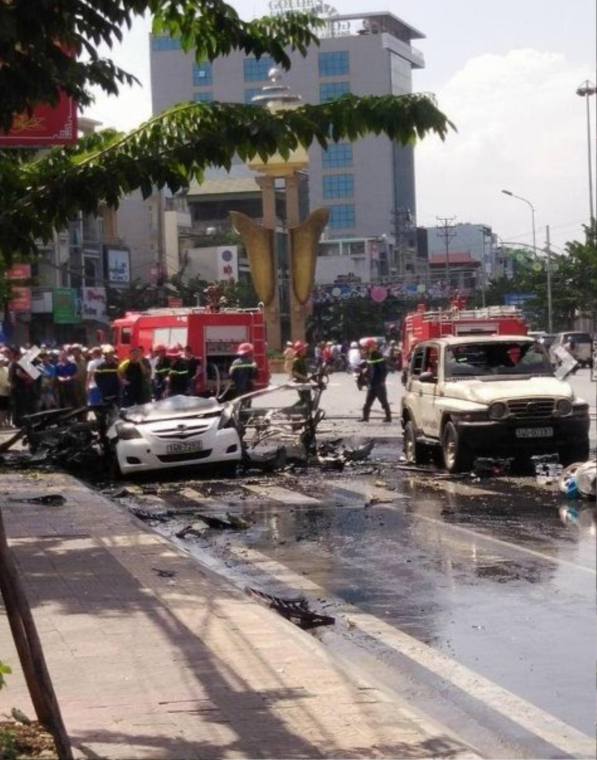 Tài xế taxi tử vong tại chỗ.