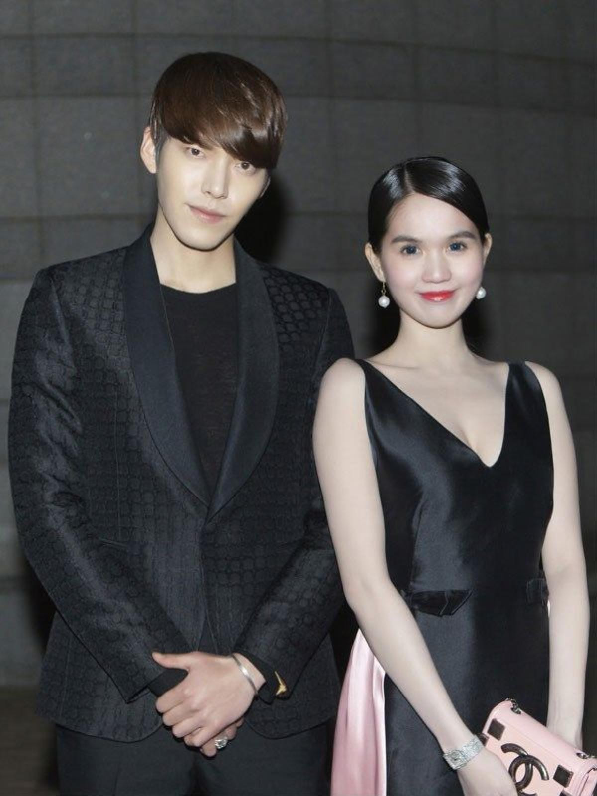 Năm 2014, Ngọc Trinh có dịp gặp gỡ mỹ nam Woo Bin khi tham gia Liên hoan người mẫu châu Á diễn ra tại sân vận động Olympic - Hàn Quốc. Tuy nhiên, gương mặt cùng tư thế tạo dáng của Woo Bin khiến không ít người nhầm tưởng Ngọc Trinh photoshop dể gây chú ý.