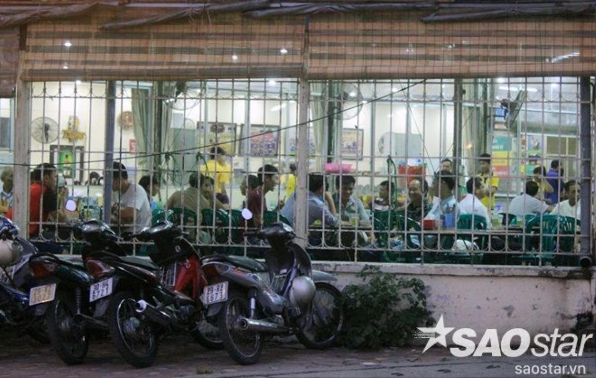 Đây là một quán bia khá nổi tiếng ở hồ Tây. Trước đây một tuần quán bia này không một bóng người, giờ đã tấp nập đón khách.