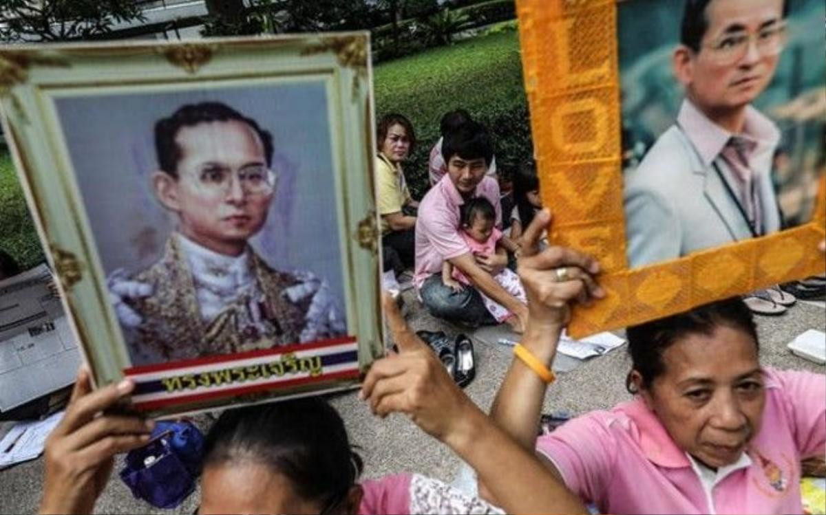 Nhà vua Thái Lan Bhumibol Adulyadej được cả nước tôn kính. Ảnh: Getty.