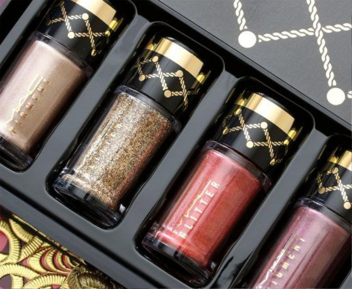 mac-nutcracker-sweet-gold-pigments-and-glitter-560x459