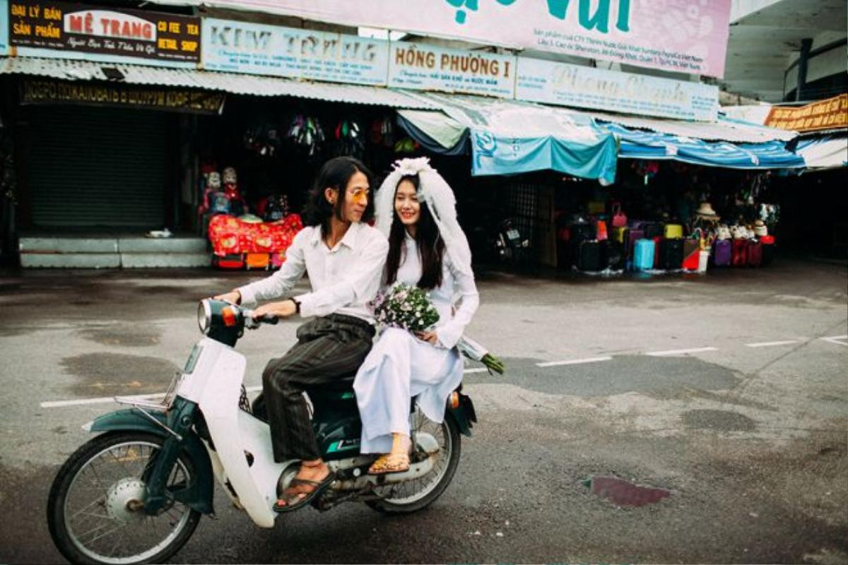 Tình yêu nhẹ nhàng trôi qua, cũng có lúc giận hờn, sóng gió nhưng đằng sau đó luôn là sự thấu hiểu, cảm thông mà cặp đôi dành cho nhau.