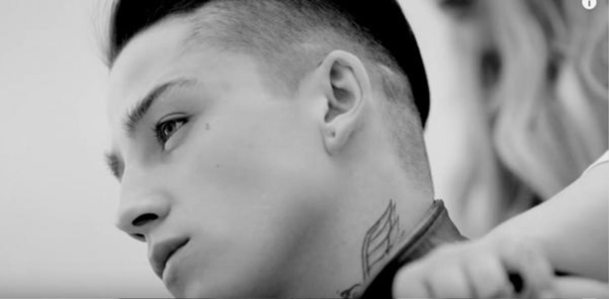 Hình ảnh của Ash Stymest trong MV Gotta be you.