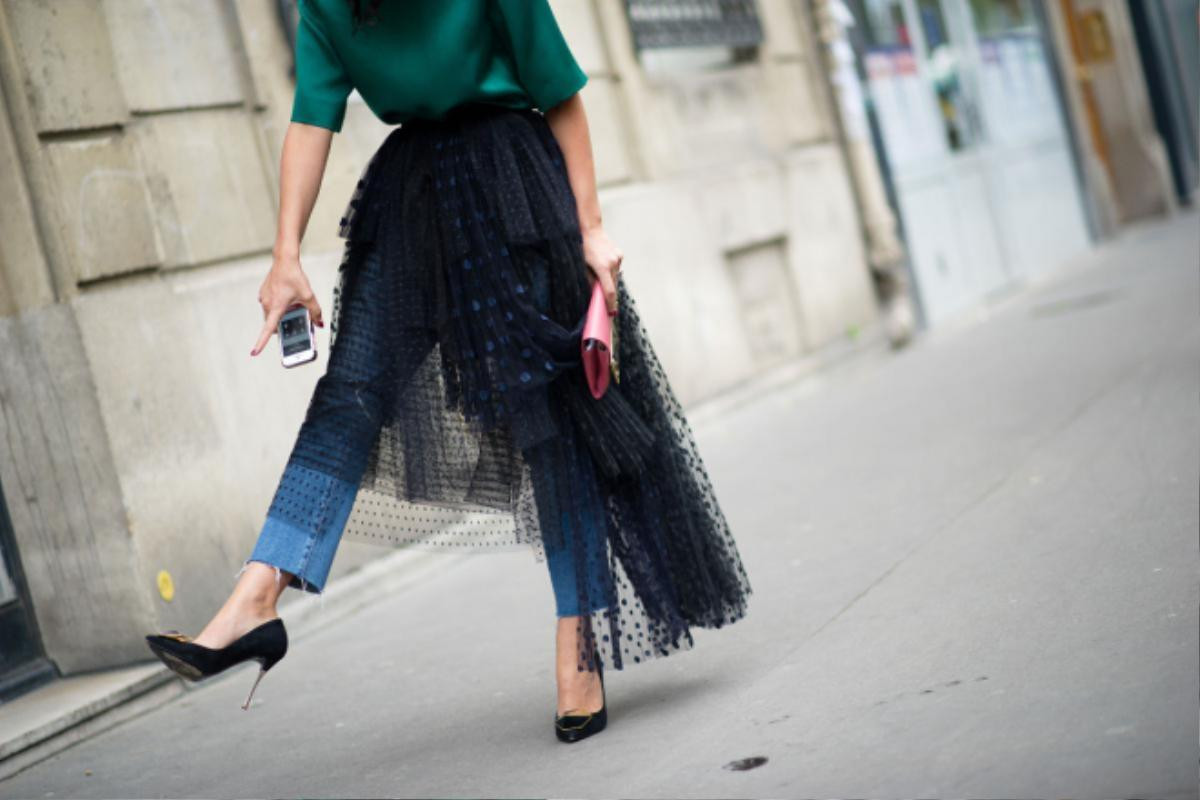 heels-jeans-skirt-street-style