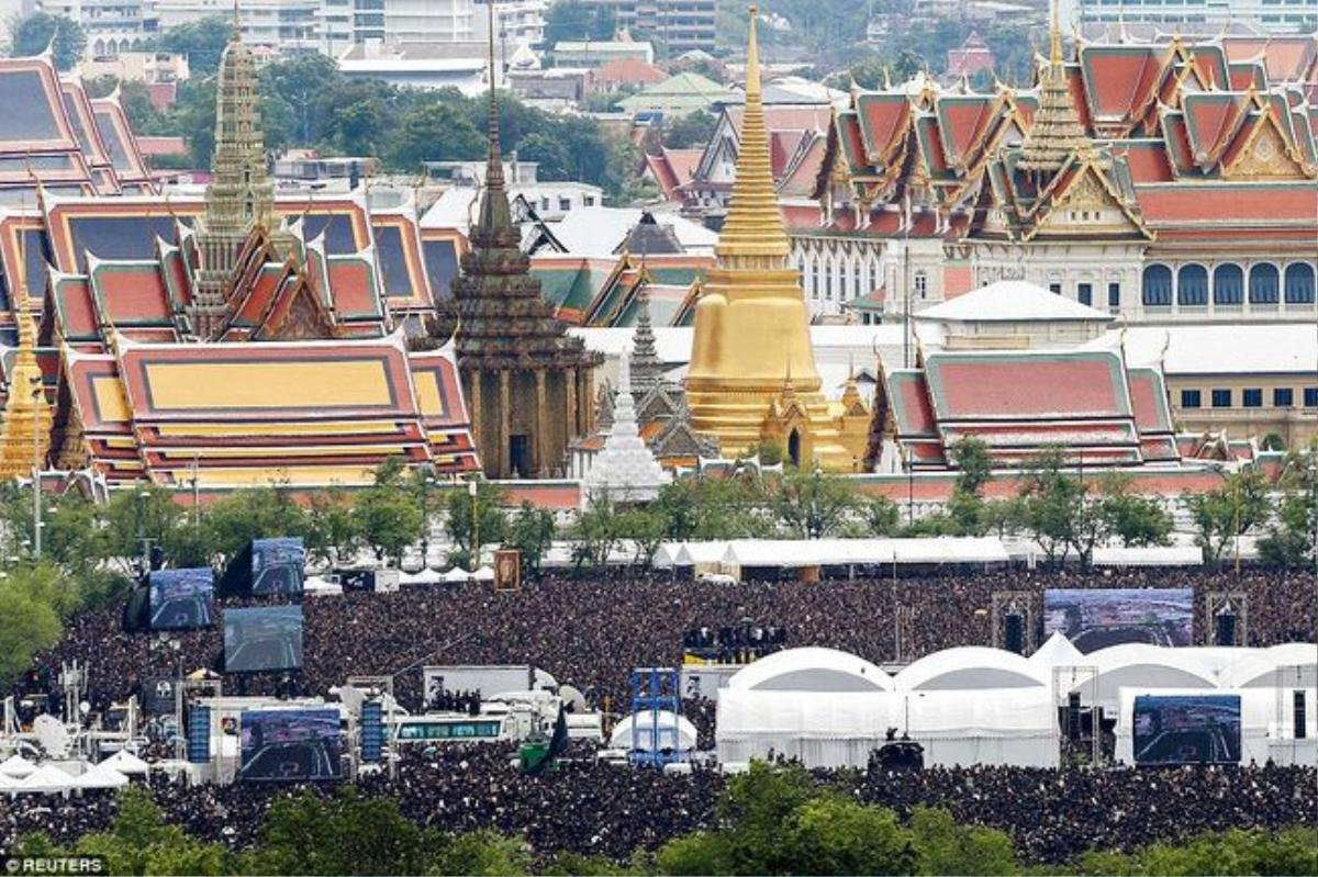 Toàn cảnh phía bên ngoài cung điện Hoàng gia Thái Lan trong ngày hôm nay.