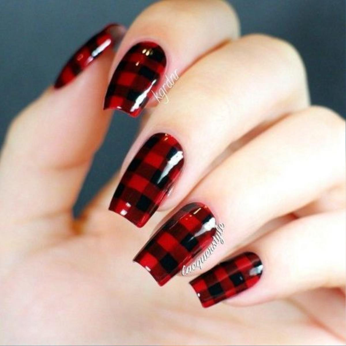 black-and-red-plaids-design-nail-art