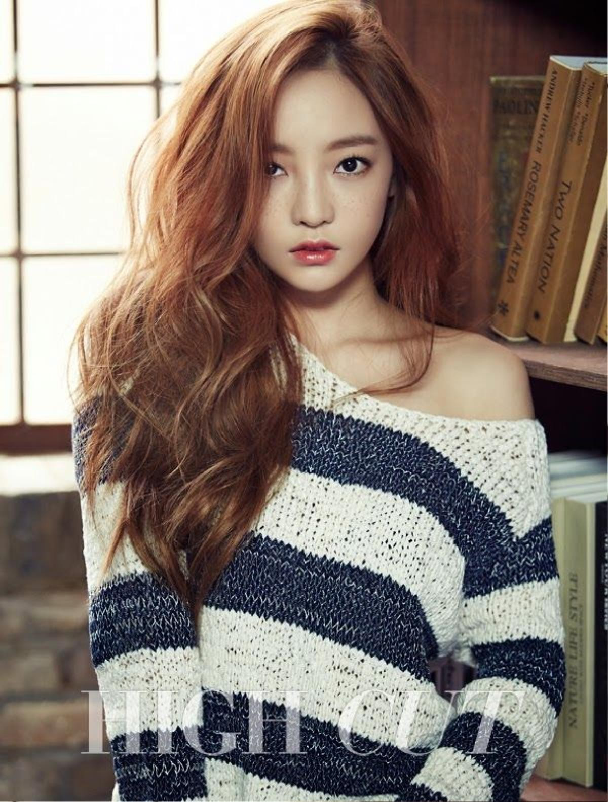 Tương tự như Hyorin, Goo Hara cũng bị JYP từ chối dù sở hữu nhan sắc vô cùng xinh đẹp. Không hề nản lòng, cô chuyển đến DSP Entertainment và nhanh chóng đạt được thành công với nhóm nhạc KARA.