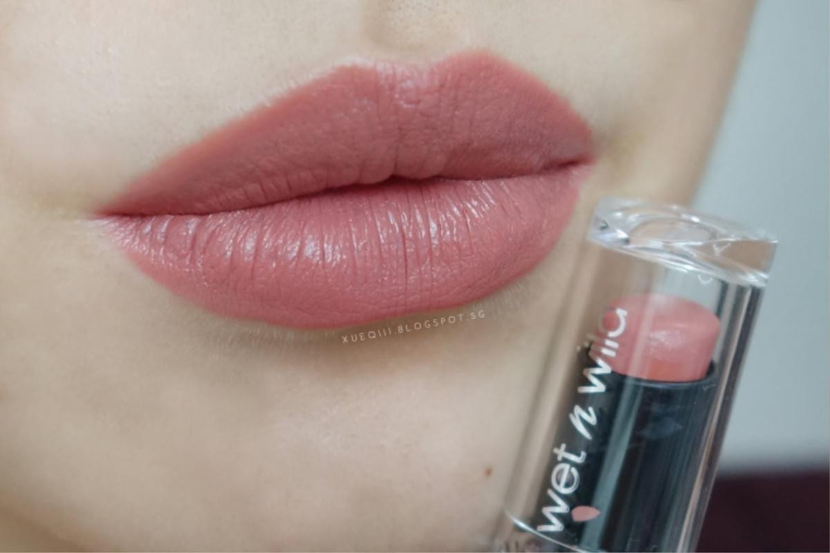 wet-n-wild-megalast-lip-color-in-bare-it-all-lip-swatch-1