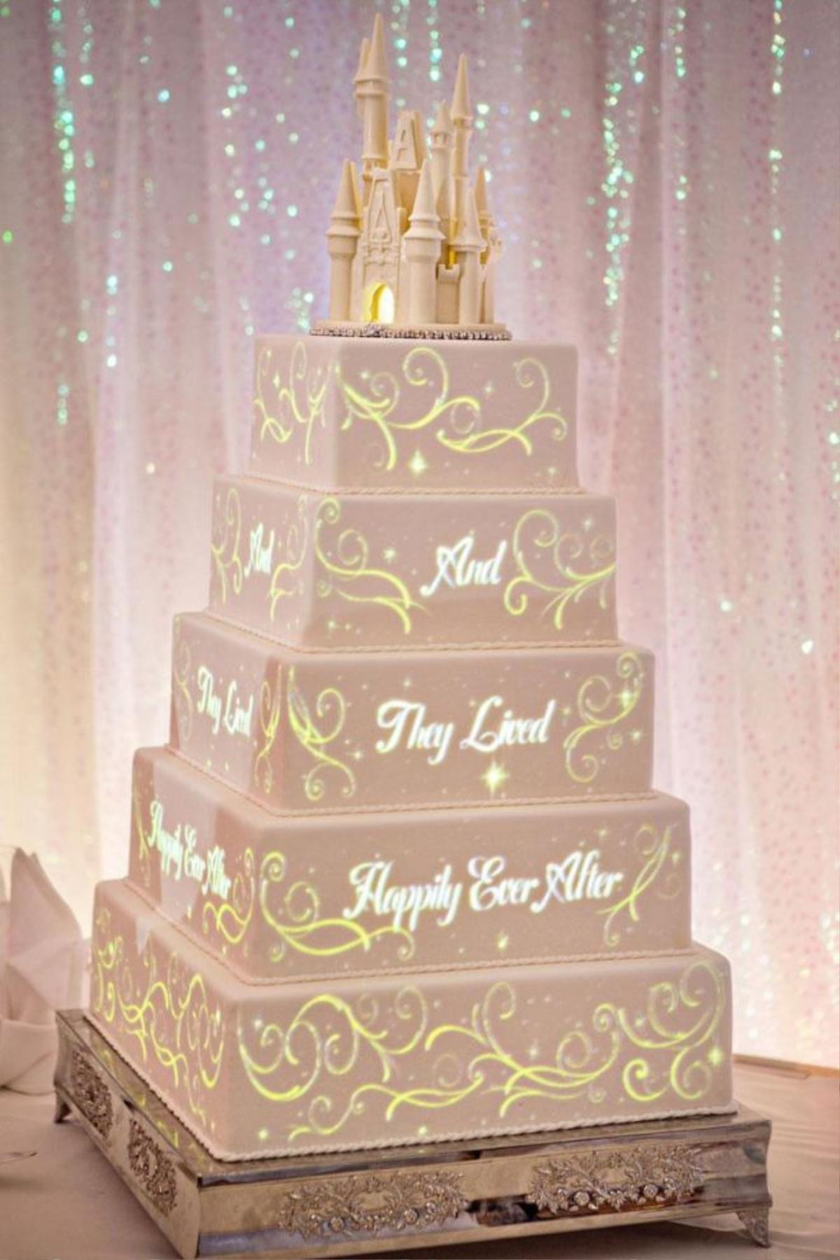 wedding-cake-video-projection-by-disney-2