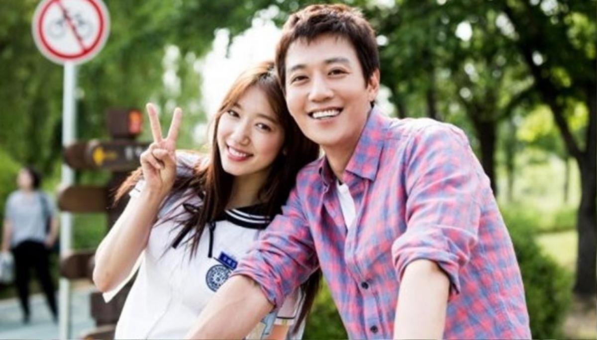 Bên cạnh đó, nam tài tử Kim Rae Won hiện ở tuổi 35, hơn cô nàng Shin Hye tới tận 9 tuổi.