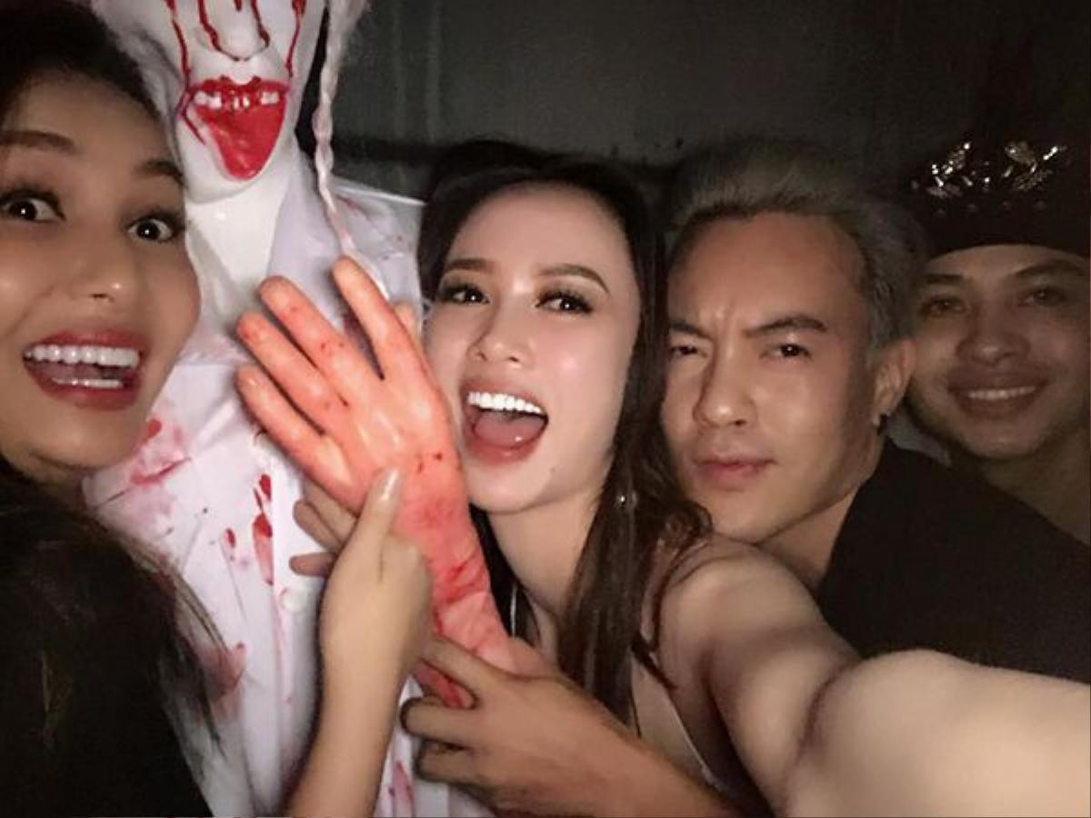 Người đẹp Vũ Ngọc Anh đã có 1 đêm Halloween khó quên cùng bạn bè.