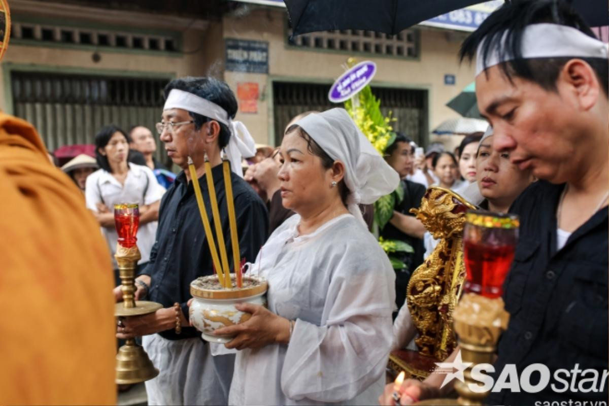 Trời bất ngờ đổ mưa khá lớn khiến gây không ít trở ngại.