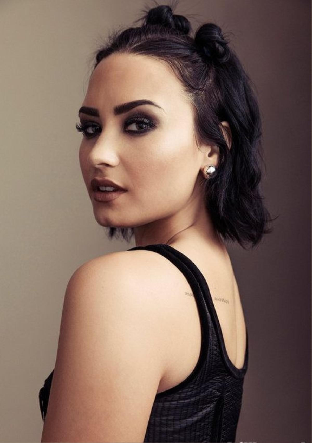 "Tôi cảm thấy lo ngại cho thế hệ em gái tôi” - Demi Lovato thẳng thừng cho biết.