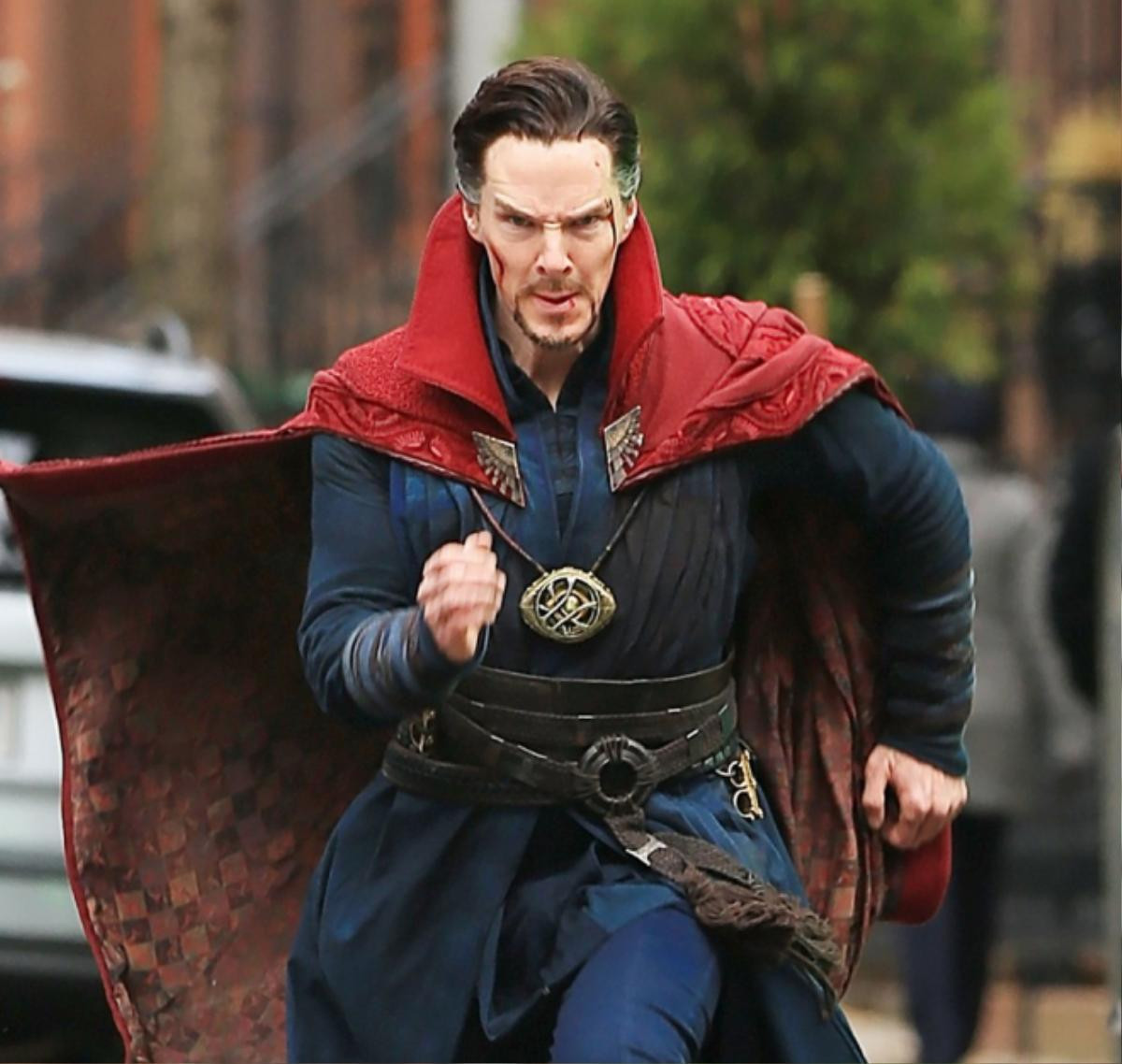 benedict-cumberbatch-filming-doctor-strange-set-pictures