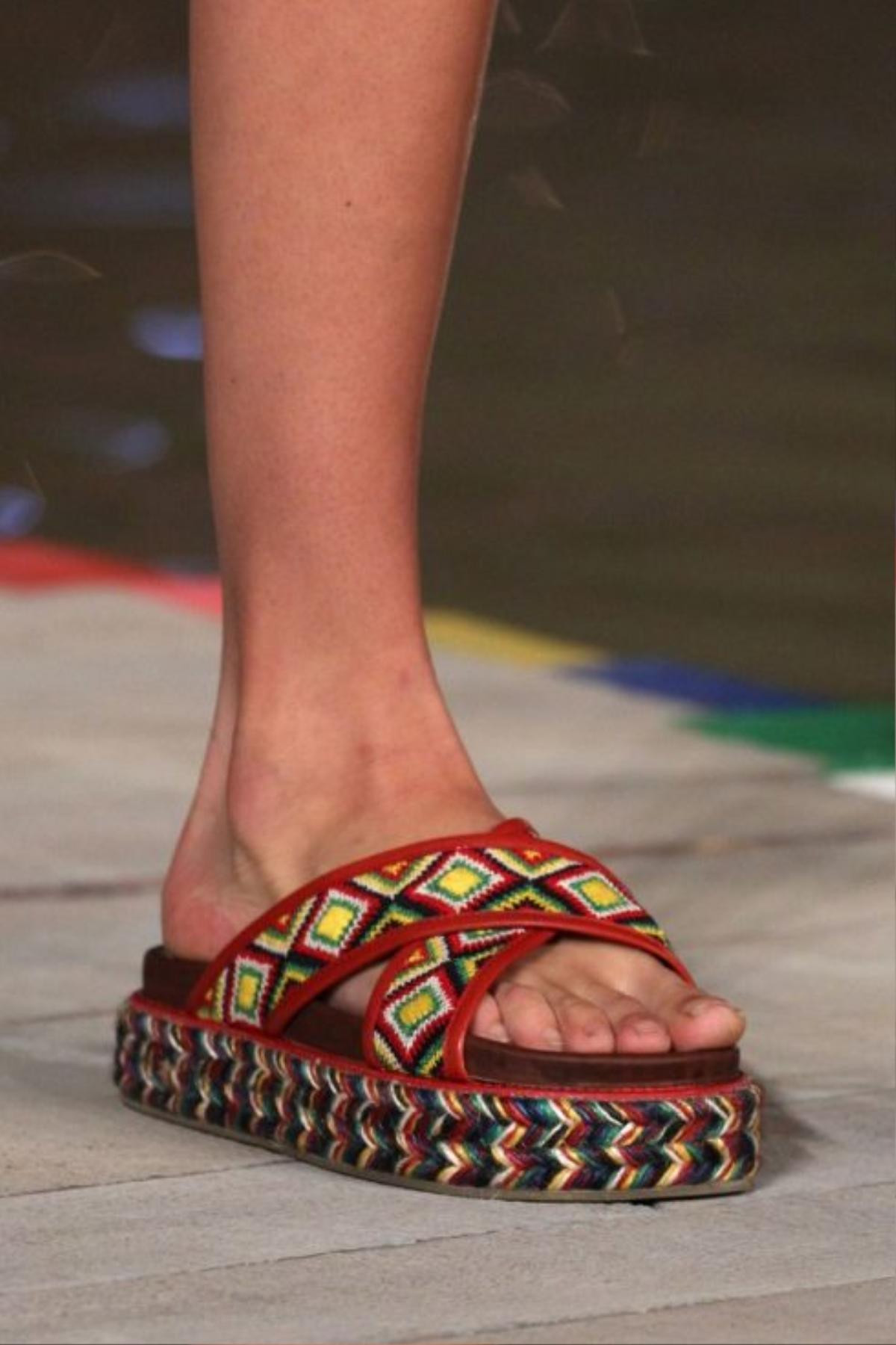 rainbow-sandals-tommy-hilfiger-490x735