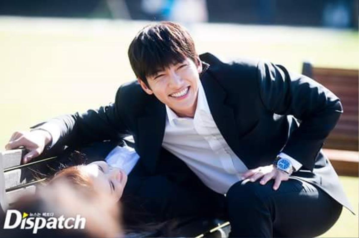 Ji Chang Wook che nắng cho Yoona