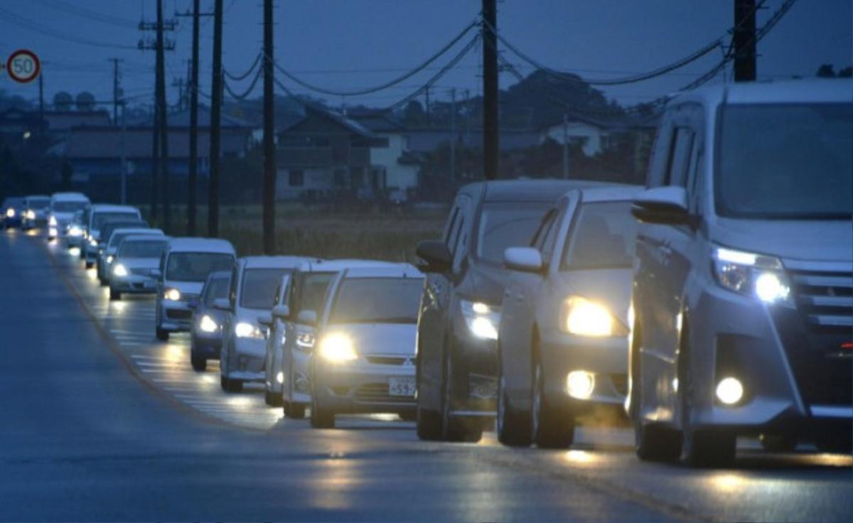 Dân cư ở ven biển Fukushima được lệnh di tản ngay sau khi cơn địa chấn đầu tiên xảy ra.