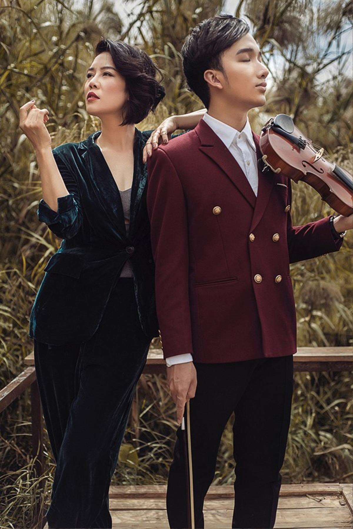 Nghệ sĩ violin Hoàng Rob, được xem như một trong những nghệ sĩ tiên phong trong việc đưa tiếng vĩ cầm tới gần hơn với người nghe bằng việc cho ra mắt nhiều sản phẩm âm nhạc hiện đại và mới mẻ, kết hợp với nhiều ca sĩ và các loại hình nghệ thuật khác.