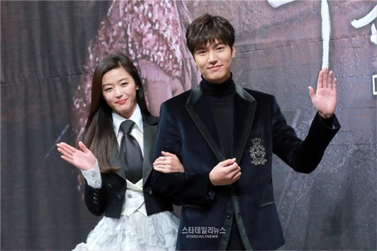 20161119-113625-jun-ji-hyun-lee-min-ho_600x400