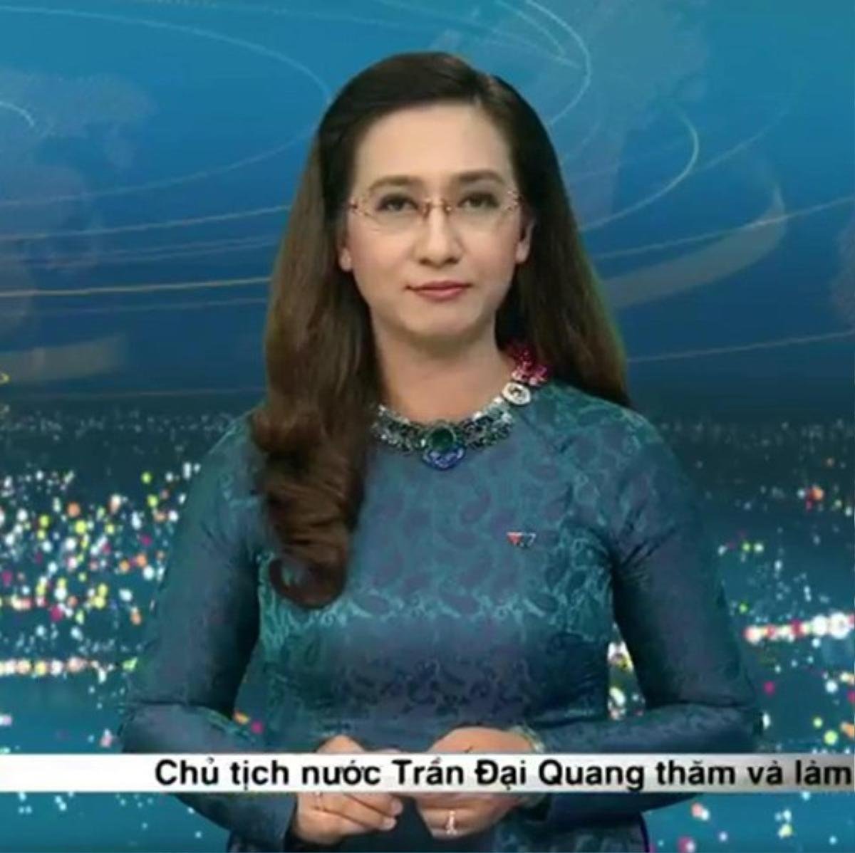 Những hình ảnh quen thuộc của BTV Vân Anh trên bản tin Thời sự 19 giờ của VTV.