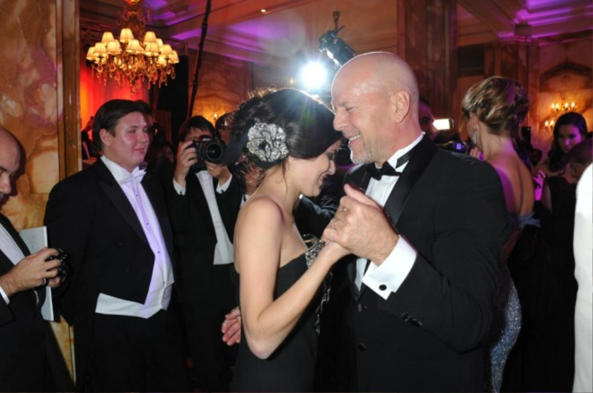 2011-tallulah-and-bruce-dance-the-waltz