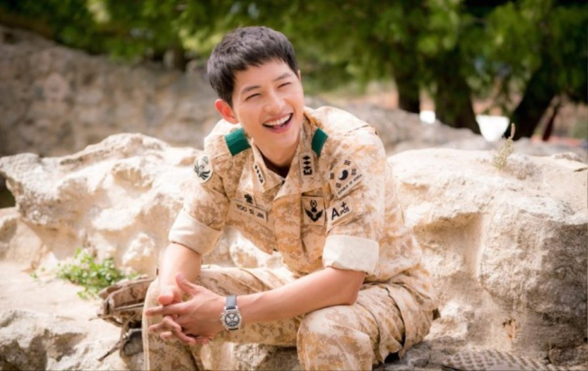 Hình tượng "Đại úy" điển trai của Song Joong Ki.