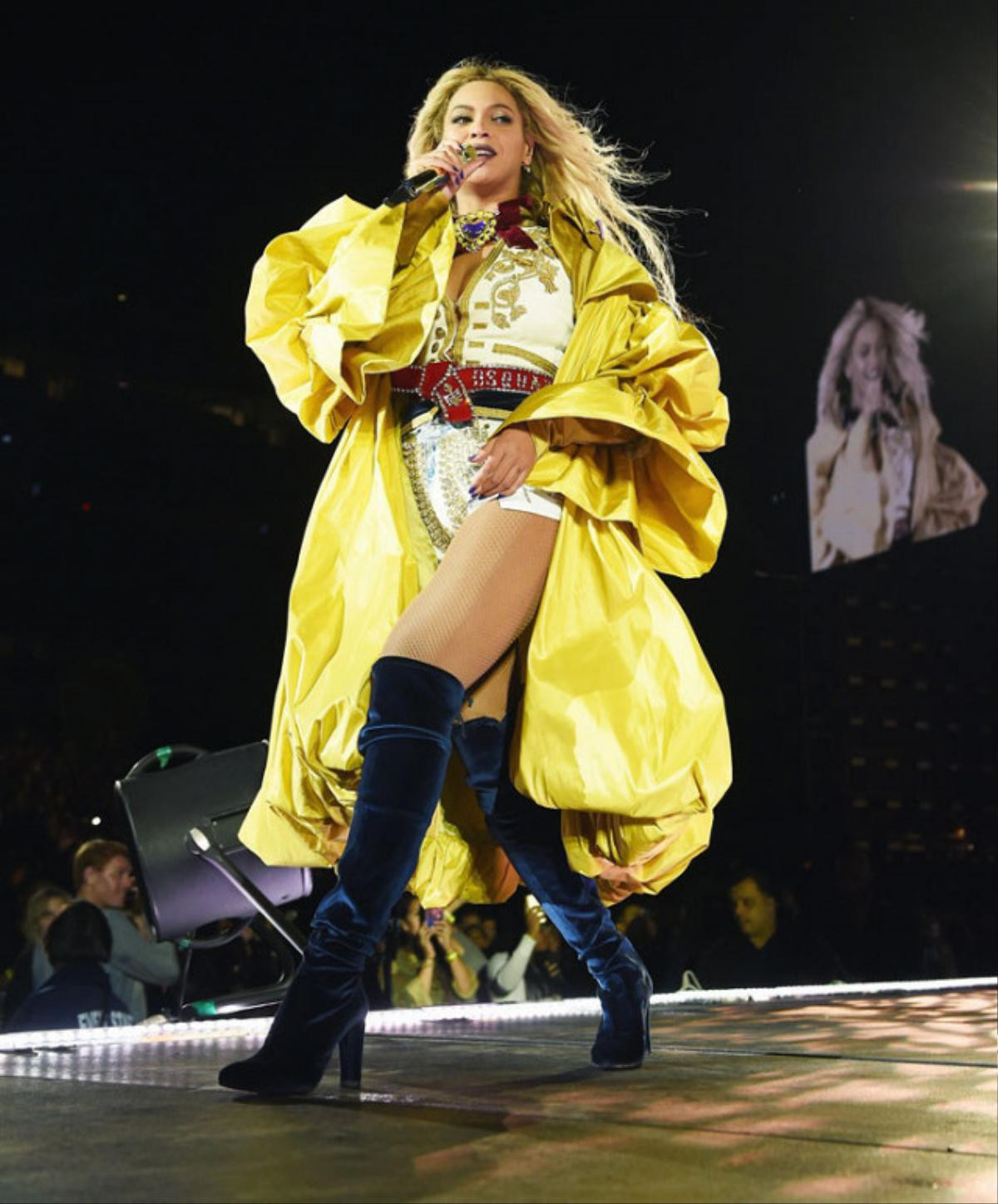 beyonce-wore-120-boots-for-the-last-night-of-her-formation-tour-2001289-640x0c