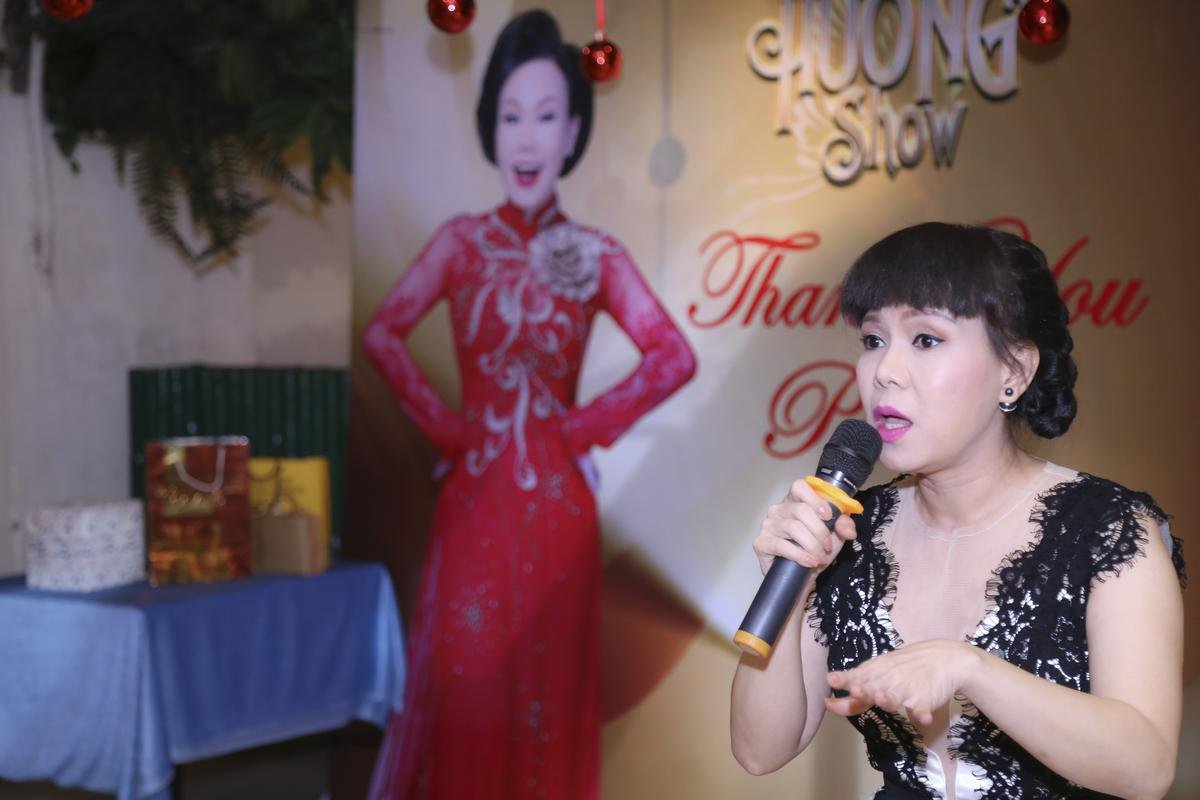 Sau Hương show, Việt Hương bận rộn với khối lượng công việc khủng khiếp vì trước đó để dành thời gian chuẩn bị cho show, Nữ danh hài hầu như không nhận bất kỳ lời mời tham gia chương trình nào. 