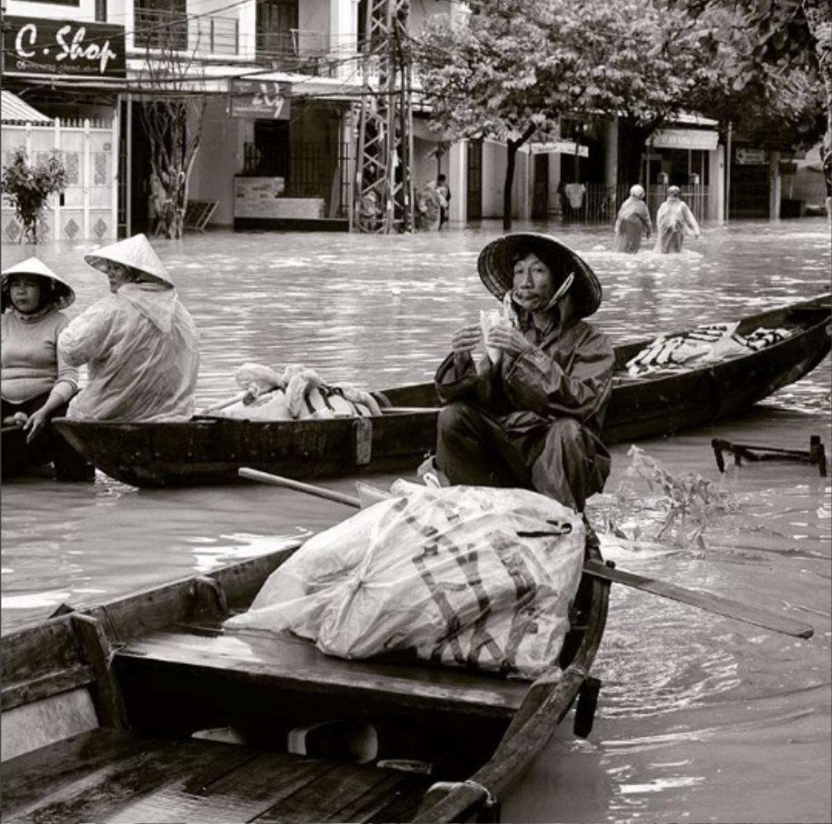 Mực nước sông Thu Bồn dâng cao, thủy điện xả lũ khiến tình trạng ngập nước ở Hội An ngày càng nghiêm trọng. Ảnh: Robwatt68