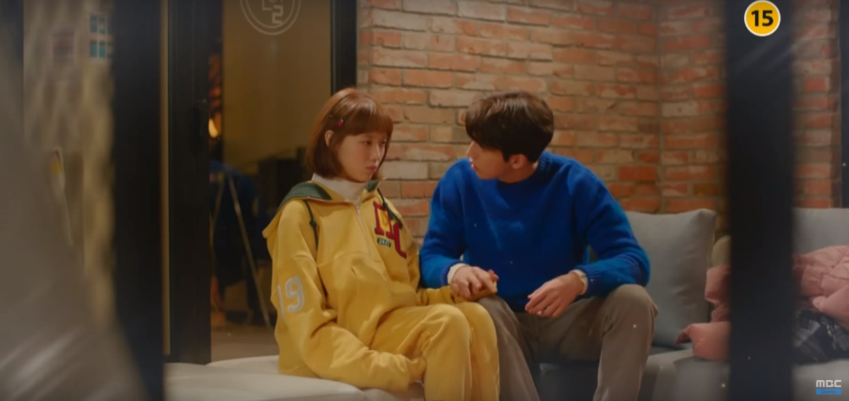 Khoảnh khắc tập 13: Joon Hyung kéo Bok Joo vào lòng để xoa dịu cơn ghen Ảnh 11