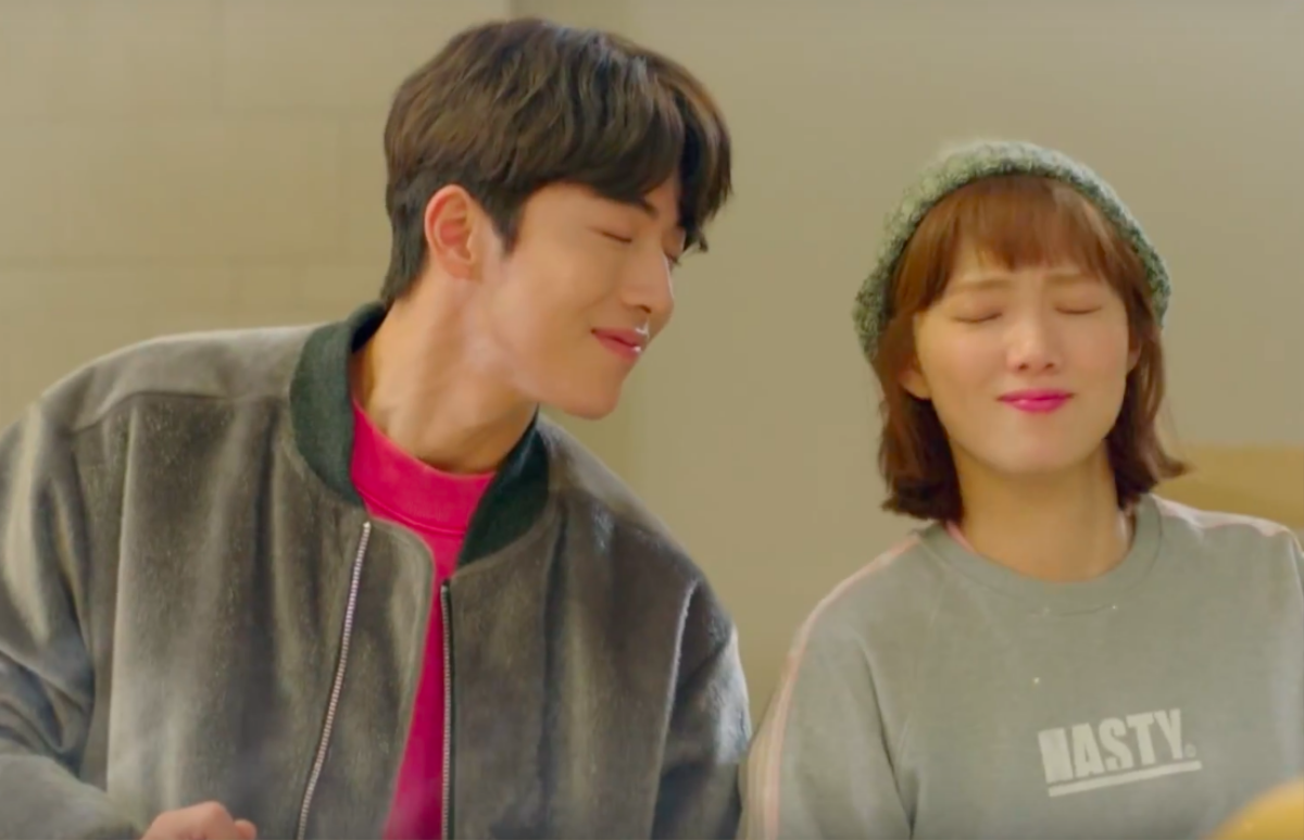 Táo bạo trước cảnh Joon Hyung đè Bok Joo lên giường, nếu bị phát hiện sẽ ra sao? Ảnh 1