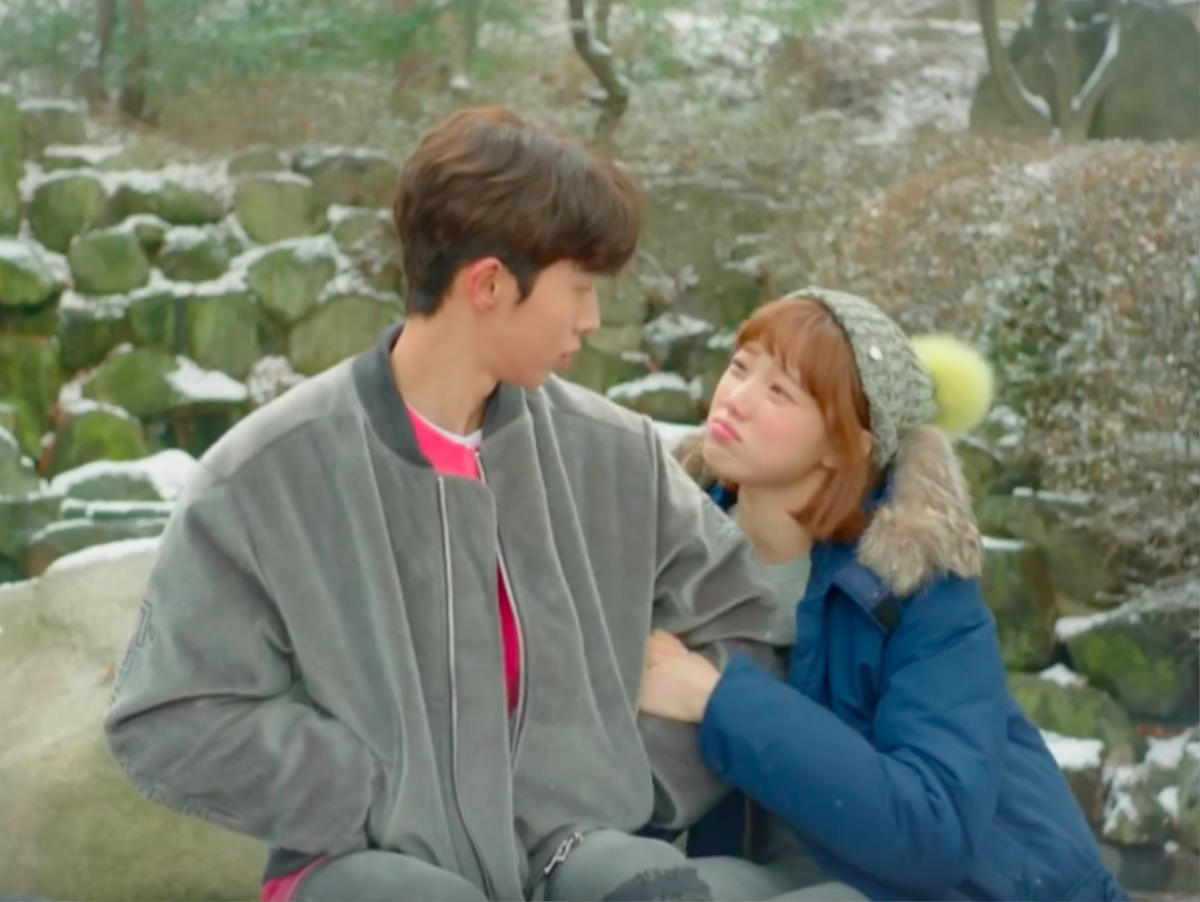 Táo bạo trước cảnh Joon Hyung đè Bok Joo lên giường, nếu bị phát hiện sẽ ra sao? Ảnh 2