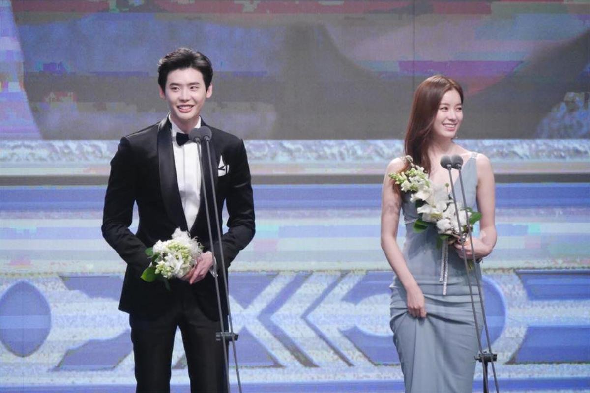 Lee Jong Suk - Han Hyo Joo thống trị đêm nay, chỉ chừa lại giải nhỏ cho cặp đôi ‘Tiên nữ cử tạ’ Ảnh 1