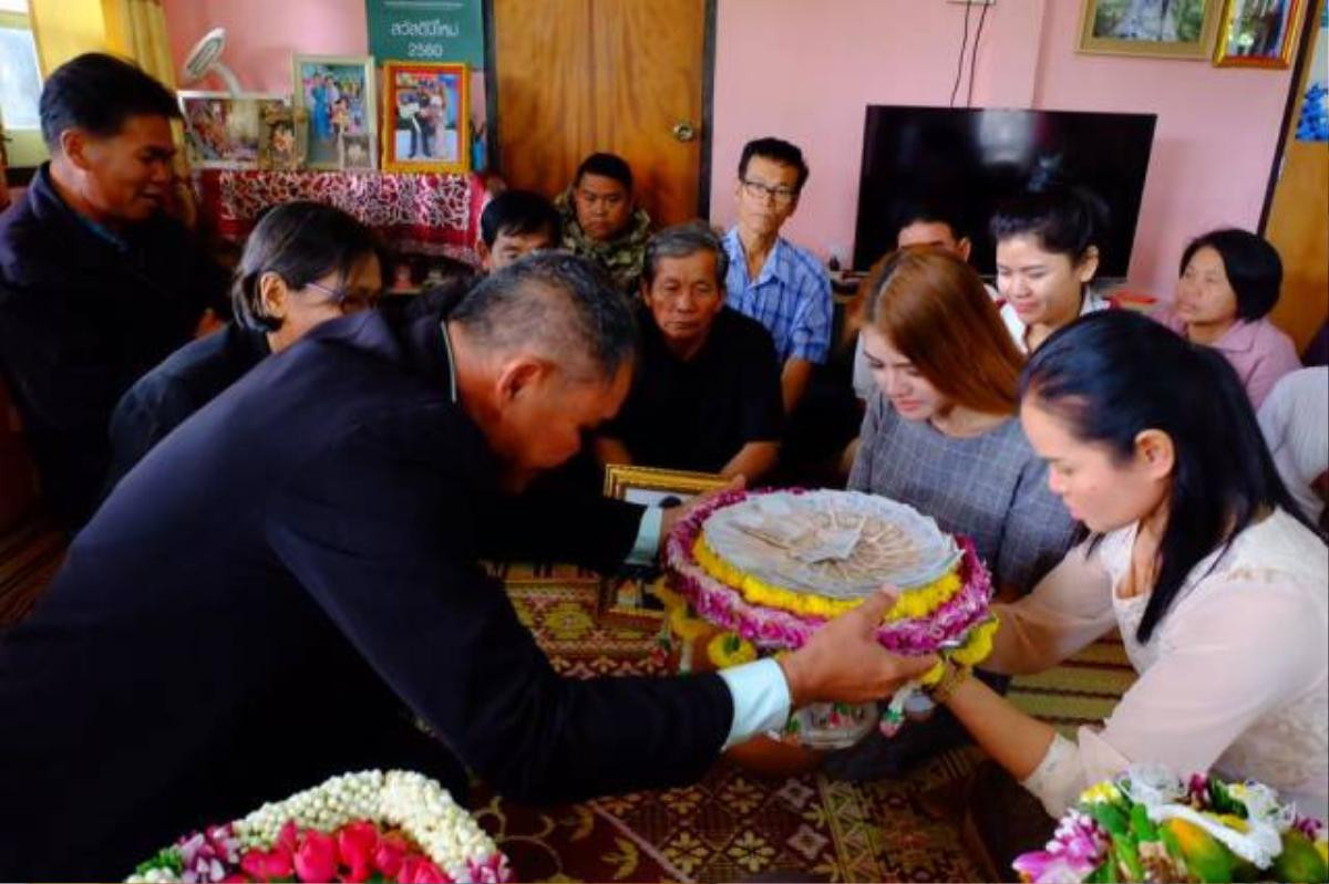 Cô gái Thái xinh đẹp tổ chức lễ đính hôn với người yêu đã mất khiến cộng đồng mạng xót xa Ảnh 11