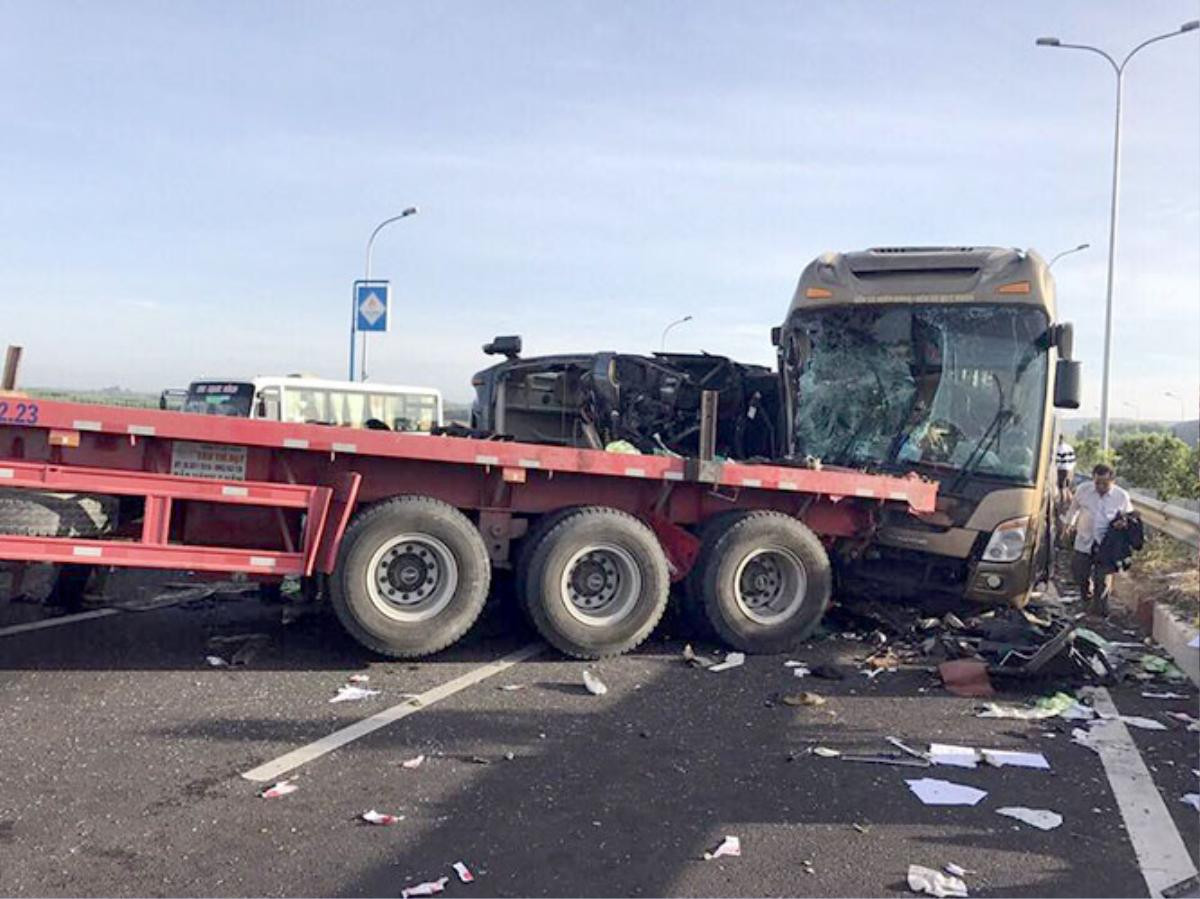 Tai nạn liên hoàn trên cao tốc Long Thành - Dầu Giây, 1 người chết, 17 người nhập viện Ảnh 2