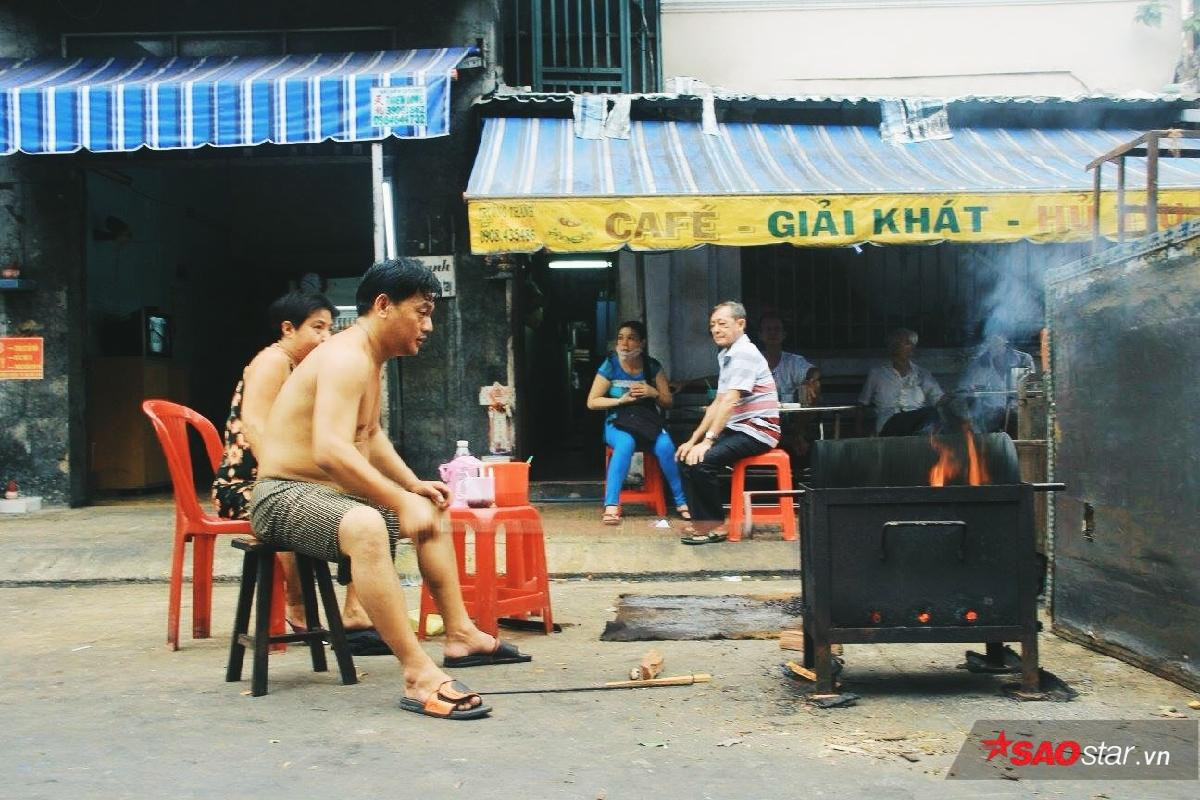 Chuyện về chiếc máy rang cà phê 67 năm và những người 'giữ lửa' của Sài Gòn Ảnh 2