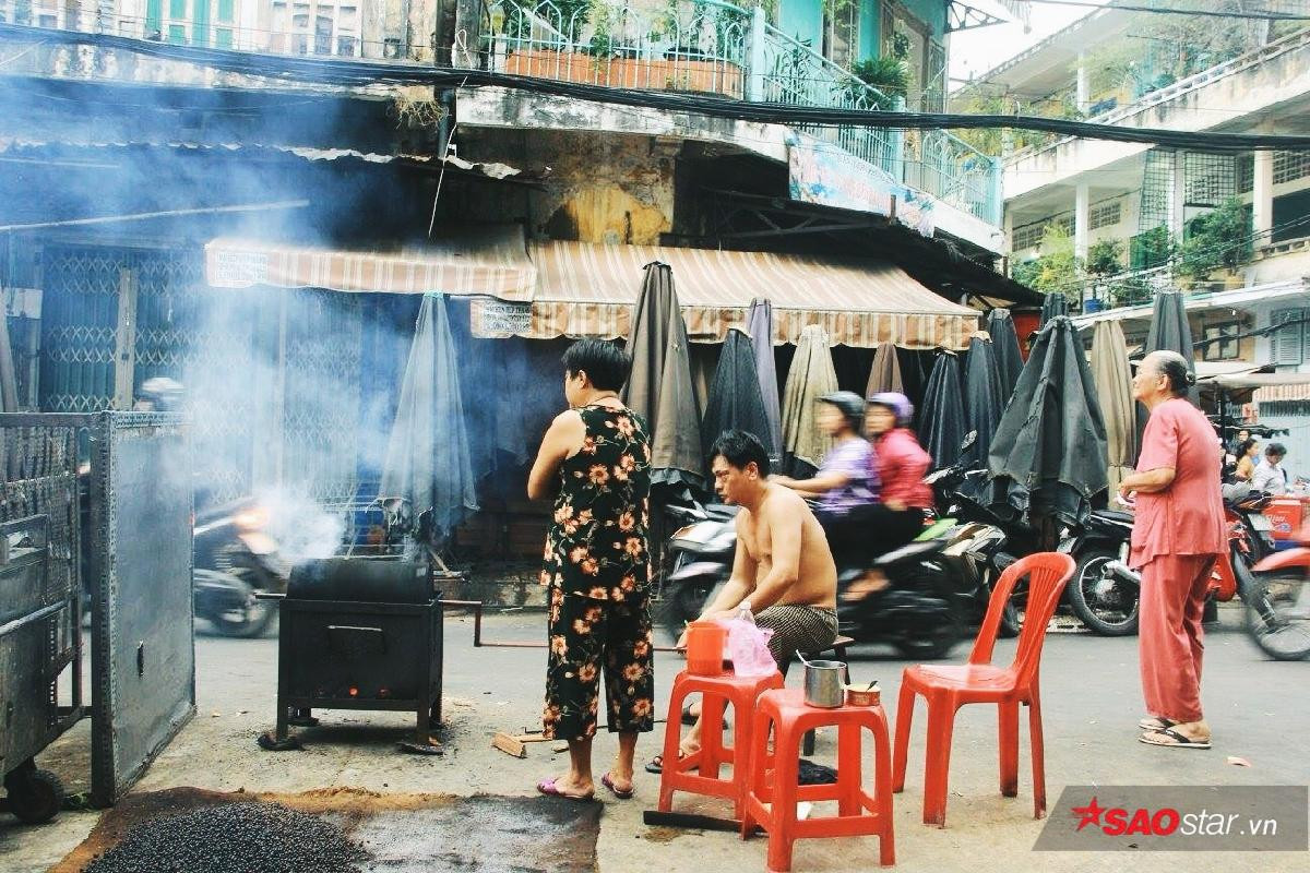 Chuyện về chiếc máy rang cà phê 67 năm và những người 'giữ lửa' của Sài Gòn Ảnh 5