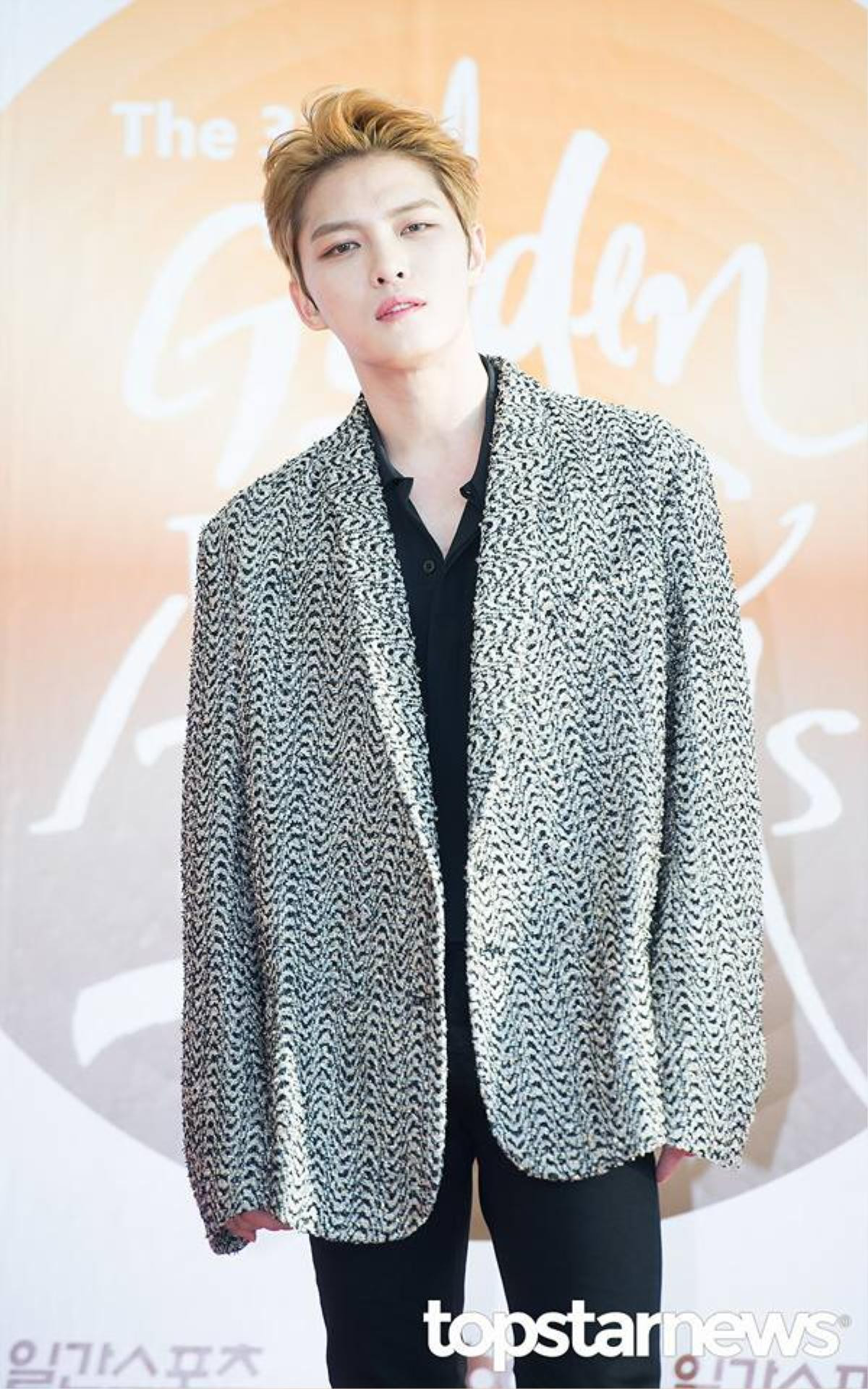 Jaejoong bất ngờ xuất hiện trên thảm đỏ 'Grammy Hàn': Sau 9 năm, chỉ còn 1 người lẻ bóng Ảnh 1